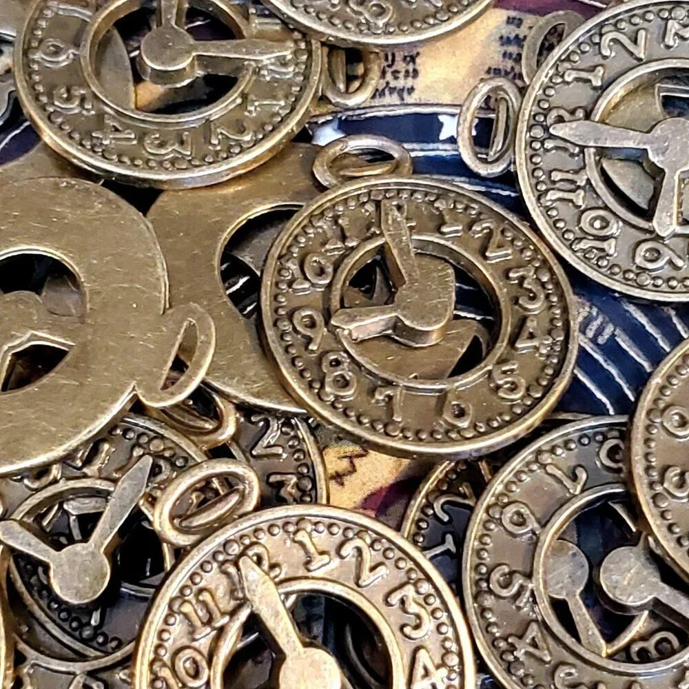 Antique Brass Bronze Tone Artsy Retro Cool 25x21mm Clock Face Charms 4 pcs
